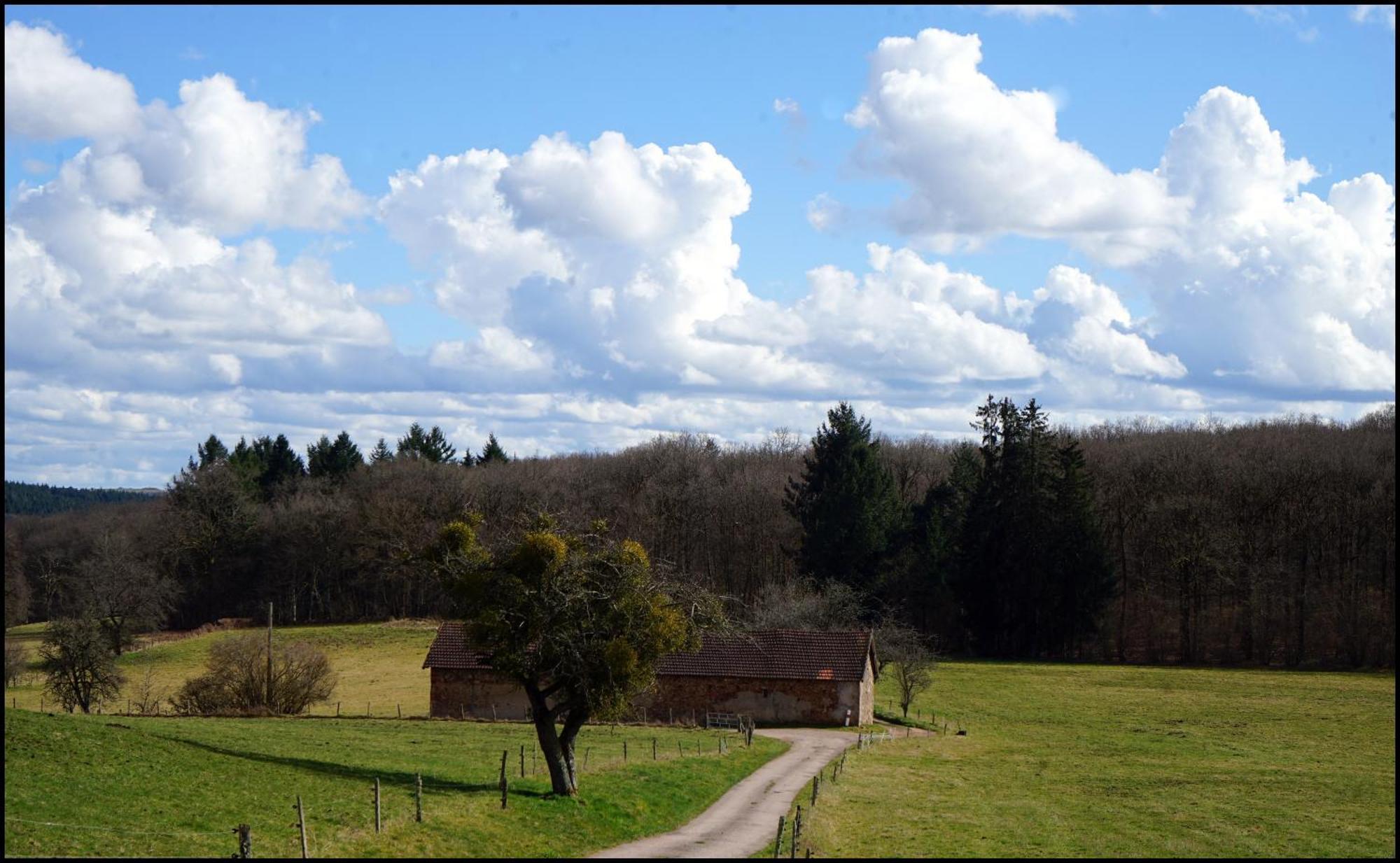 Roulotte Maisonthiers Blanot  Buitenkant foto