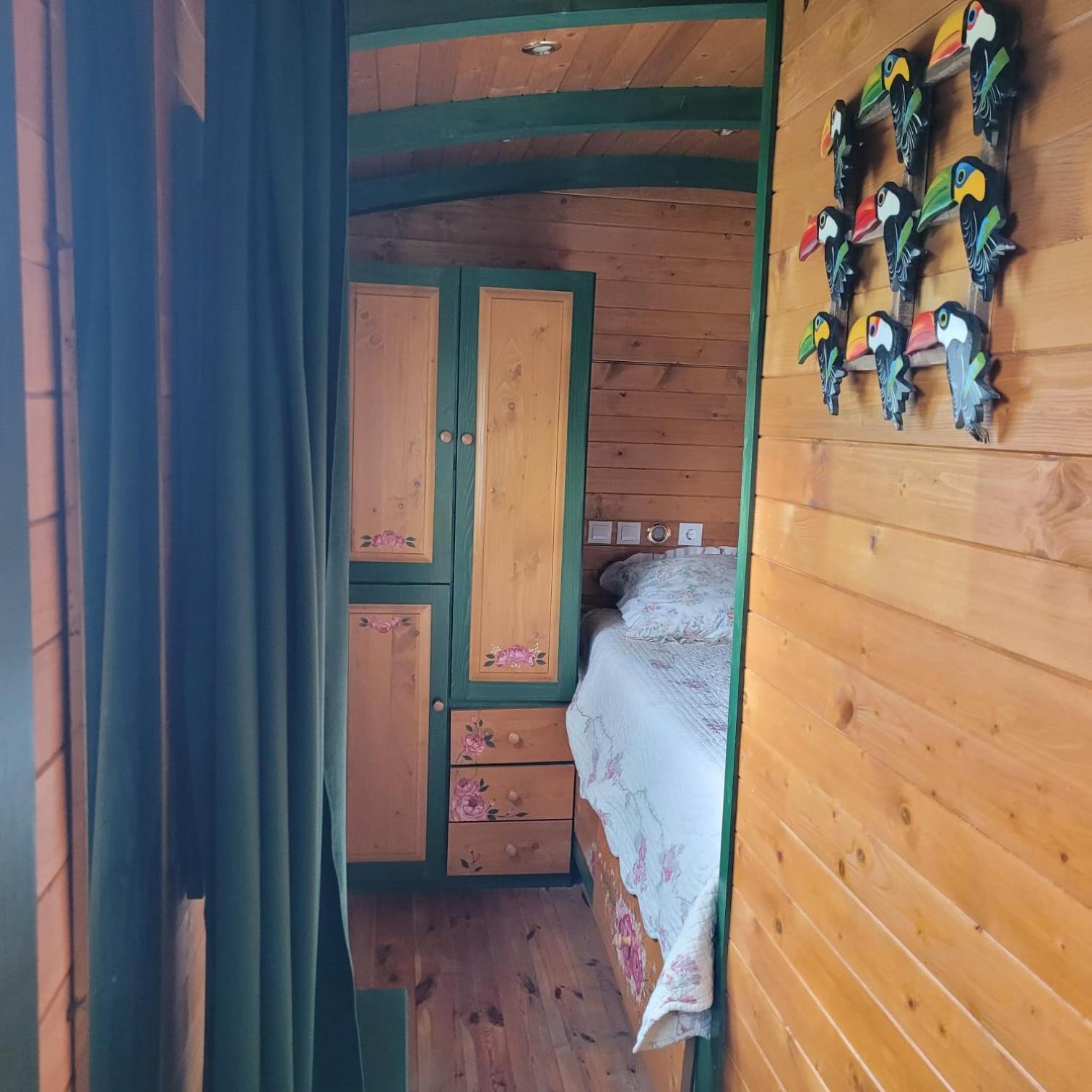 Roulotte Maisonthiers Blanot  Buitenkant foto