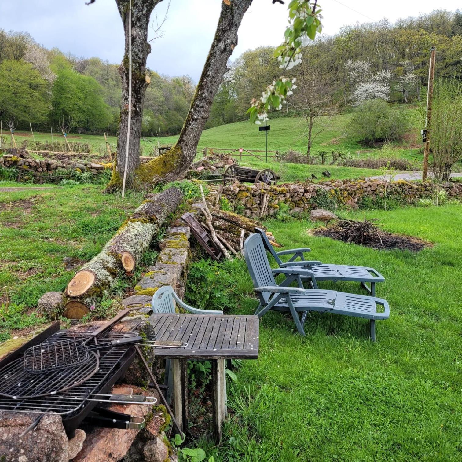 Roulotte Maisonthiers Blanot  Buitenkant foto